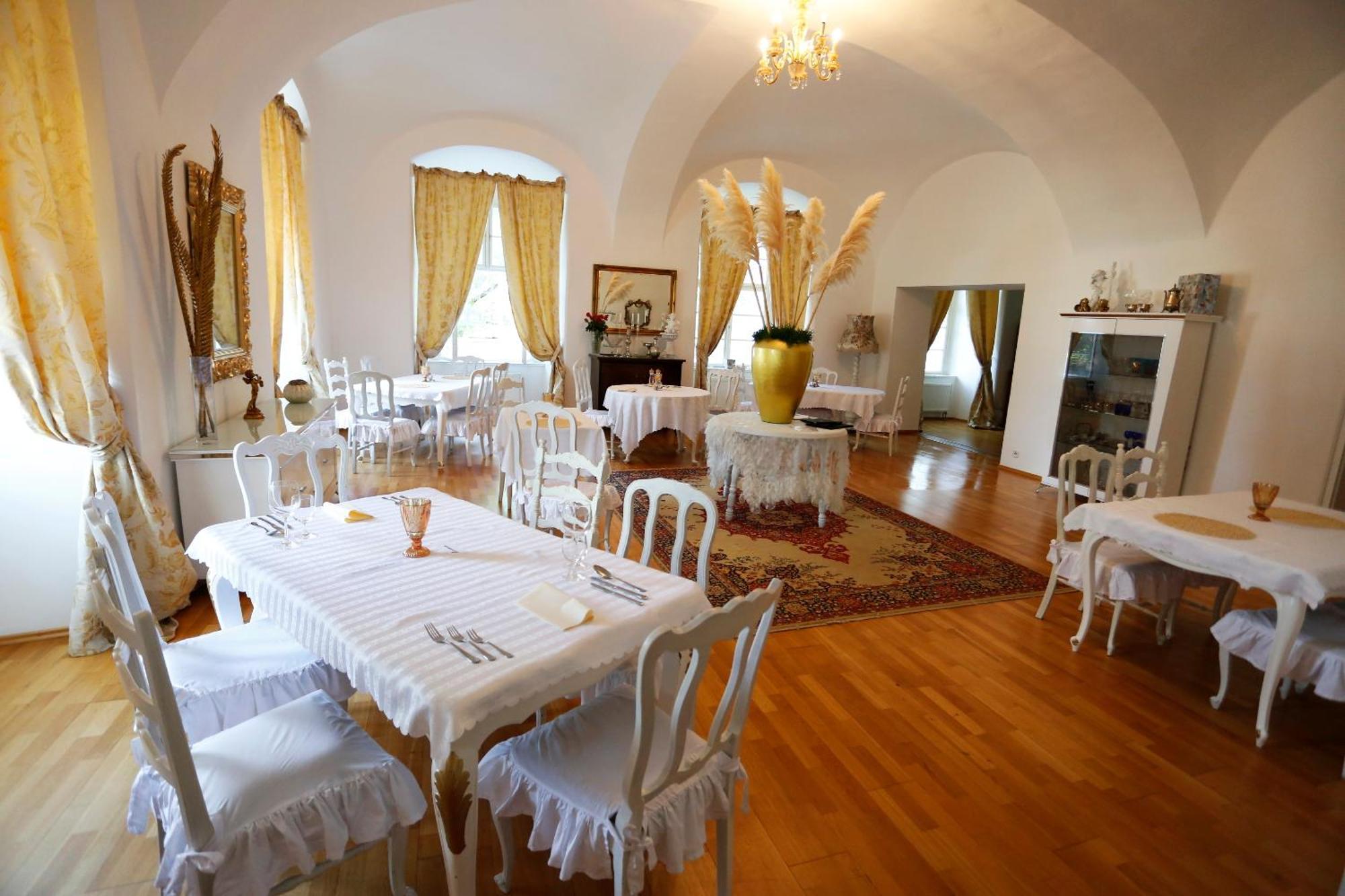 Zamek Napajedla Otel Dış mekan fotoğraf